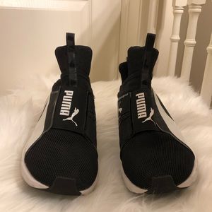 Black & White Puma Shoes🖤🤍